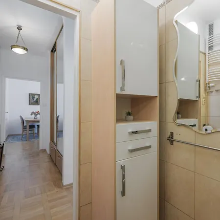 Luxury In Cozy Spacious Near Heart Of