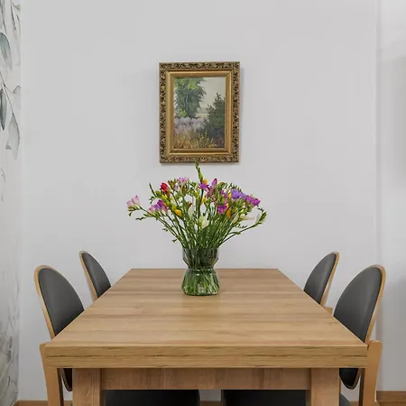 Luxury In Cozy Spacious Near Heart Of *