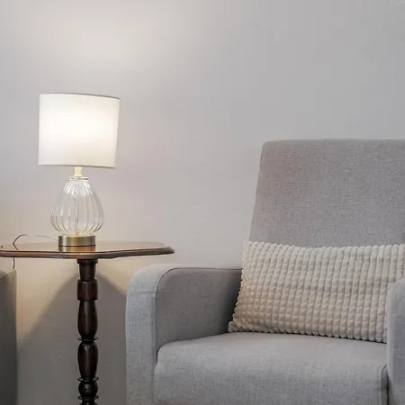 Apartment Luxury In Cozy Spacious Near Heart Of