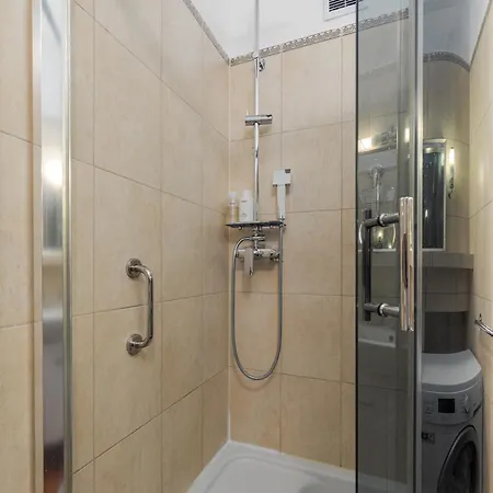 Luxury In Cozy Spacious Near Heart Of *