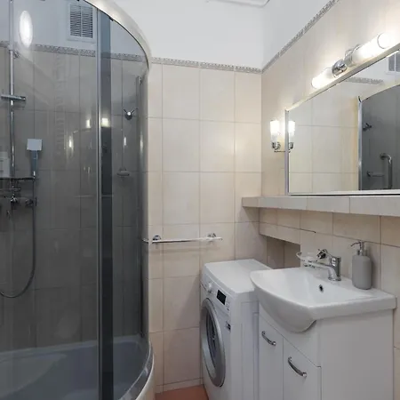 Luxury In Cozy Spacious Near Heart Of Warschau