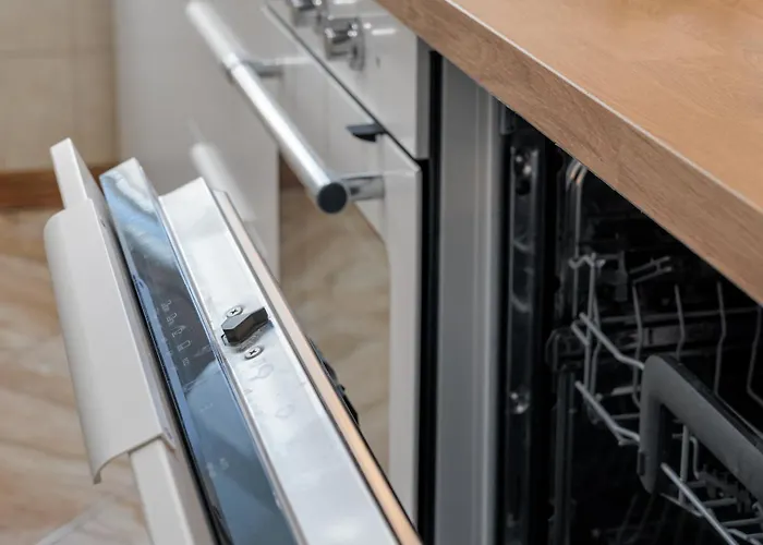 Luxury In Cozy Spacious Near Heart Of Apartment