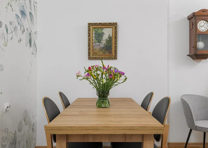 Luxury In Cozy Spacious Near Heart Of *