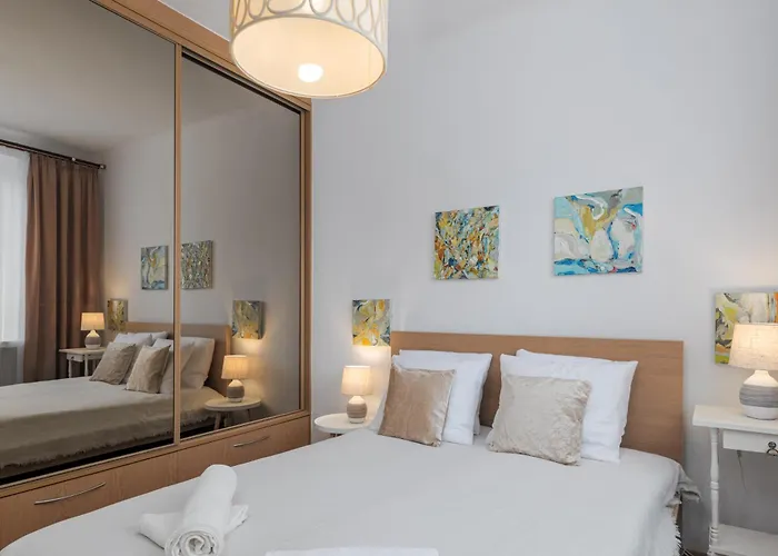 Apartment Luxury In Cozy Spacious Near Heart Of *