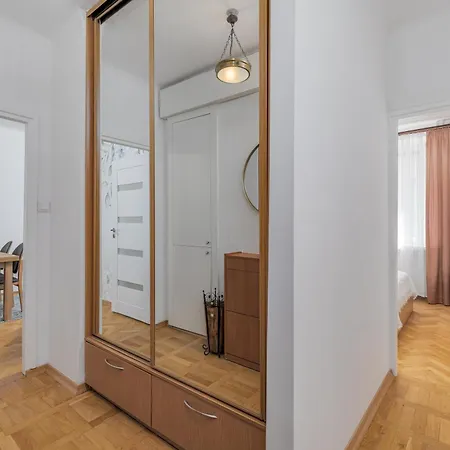 Luxury In Cozy Spacious Near Heart Of *